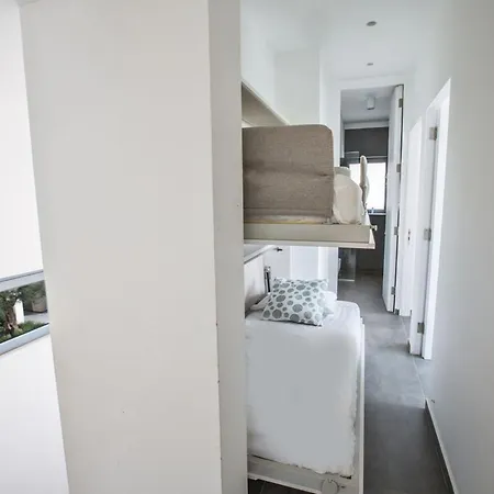 Willa Papadopo - Luxury 3 Bedroom With Private Pool, Hot Tub And Sea Views Paralimni