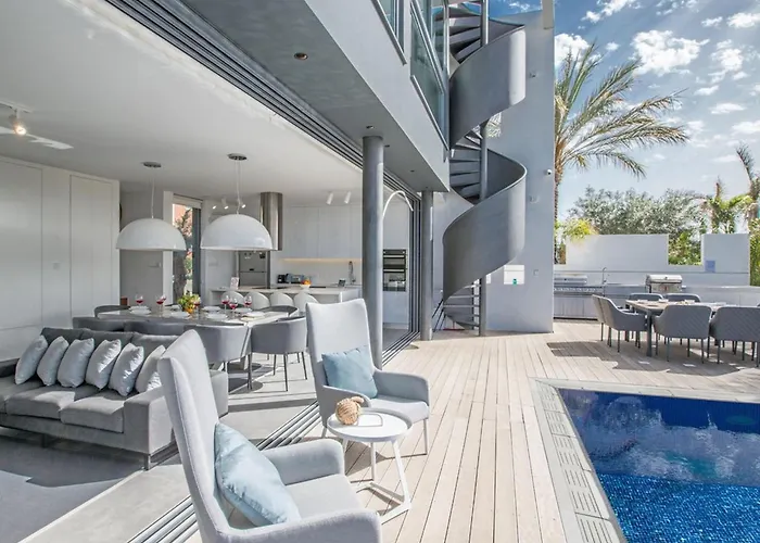 Papadopo - Luxury 3 Bedroom With Private Pool, Hot Tub And Sea Views