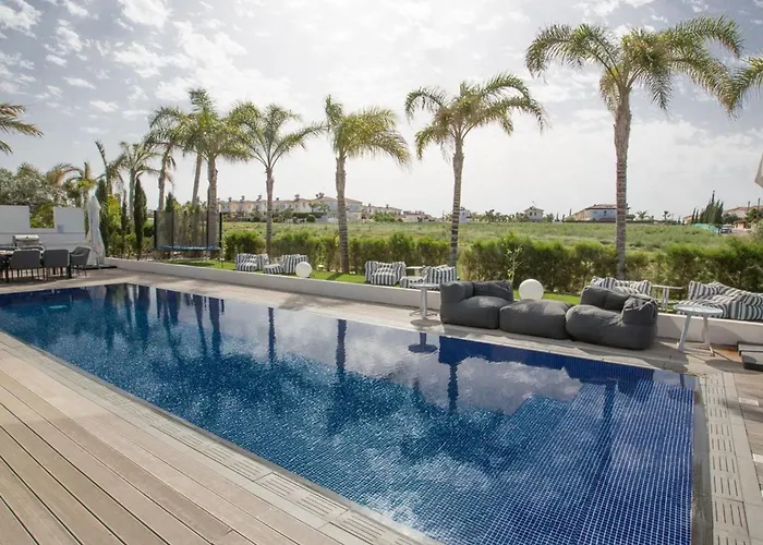 Papadopo - Luxury 3 Bedroom With Private Pool, Hot Tub And Sea Views Villa