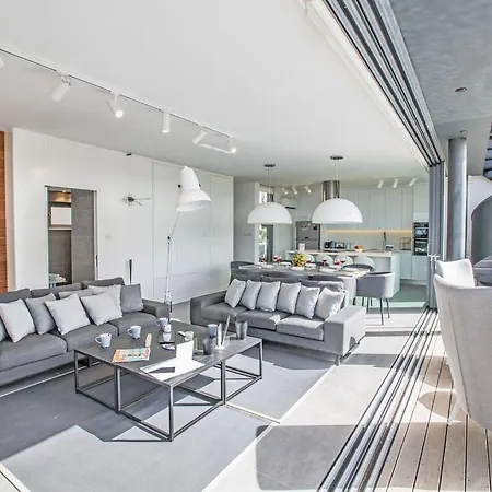Papadopo - Luxury 3 Bedroom With Private Pool, Hot Tub And Sea Views