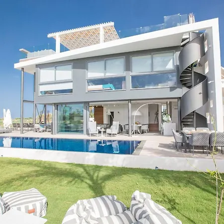 Papadopo - Luxury 3 Bedroom With Private Pool, Hot Tub And Sea Views *