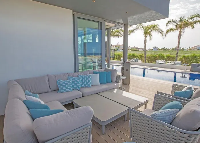 Papadopo - Luxury 3 Bedroom With Private Pool, Hot Tub And Sea Views Villa *