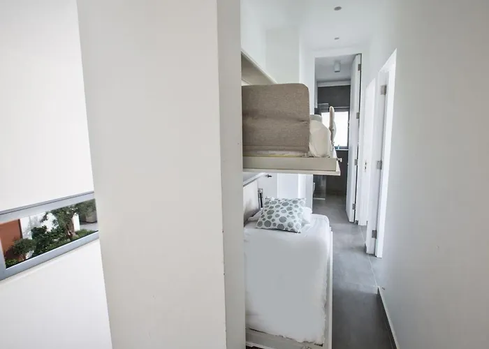 Villa Papadopo - Luxury 3 Bedroom With Private Pool, Hot Tub And Sea Views Paralimni