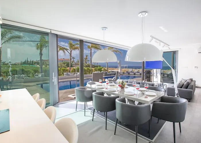 Papadopo - Luxury 3 Bedroom With Private Pool, Hot Tub And Sea Views * Paralimni